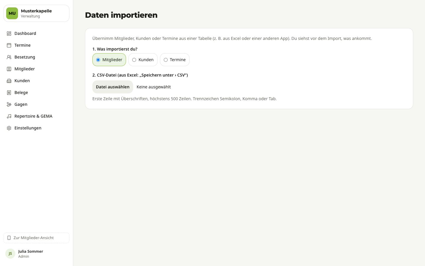 Seite „Daten importieren“: Auswahl Mitglieder, Kunden oder Termine, darunter „Datei auswählen“ und der Hinweis auf höchstens 500 Zeilen und die Trennzeichen